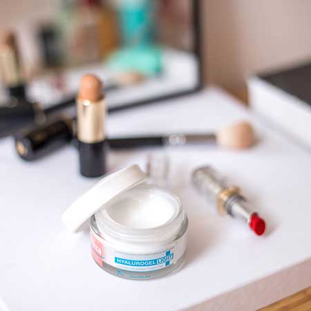 Két egyszerű lépés a bőr hidratálásáért