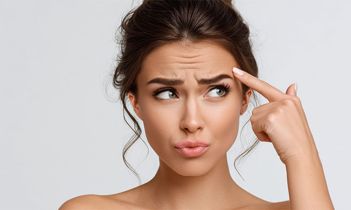 Homlokráncok – Mitől alakulnak ki, és hogyan tüntethetők el?